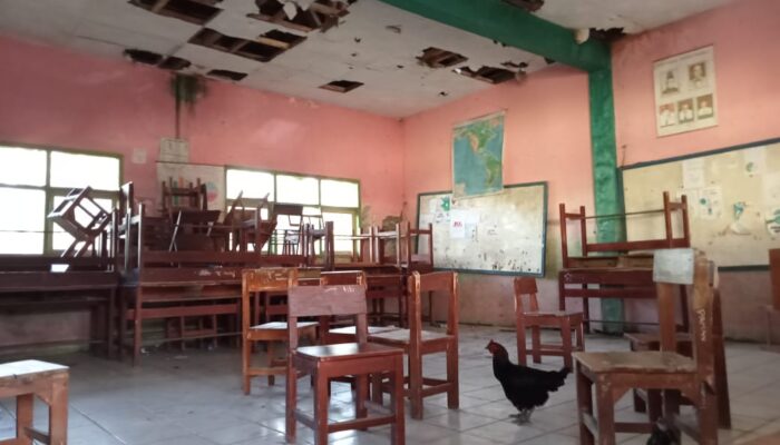 Dua Ruang SDN Karangdan Rusak, Siswa Belajar di Masjid