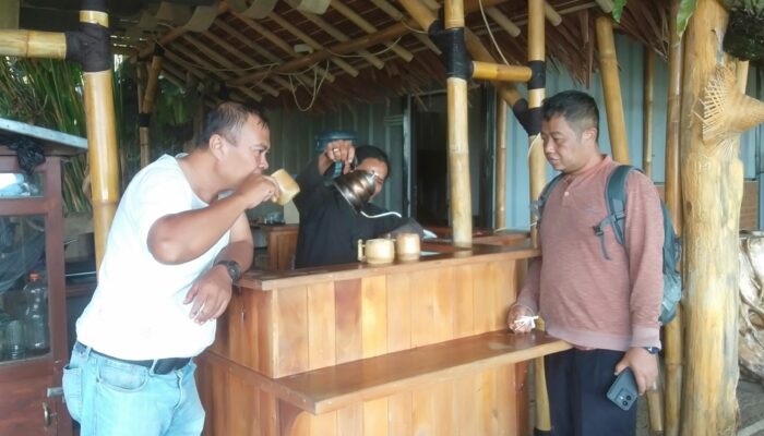 SUMEDANG: Teras Kahuripan, Tempat Asik Ngopi dan Nongkrong