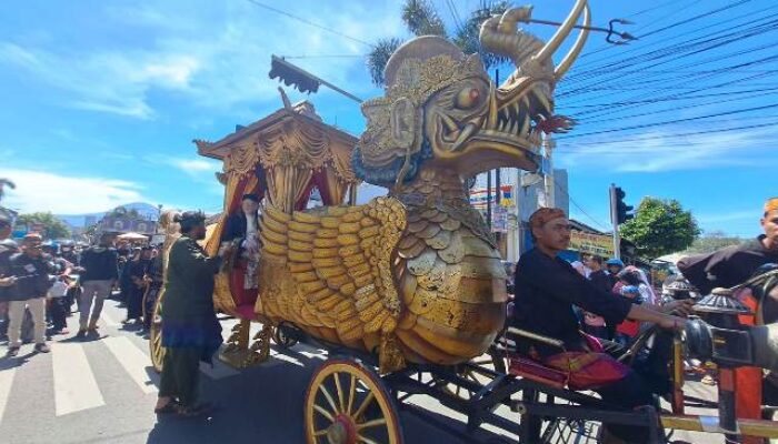 Kirab Panji dan Mahkota Binokasih Kerajaan Sumedang Larang