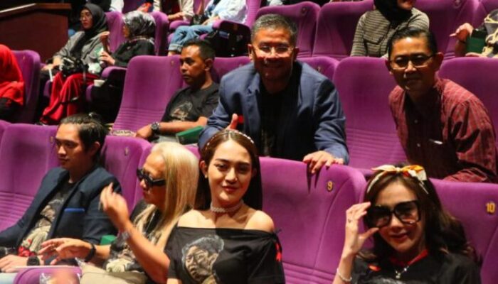 WABUP Erwan Main Film, Perannya Jadi Ketua RT