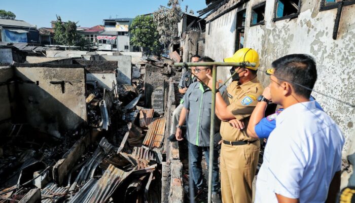 KEBAKARAN, 170 Kios di Pasar Sadang Serang Hangus