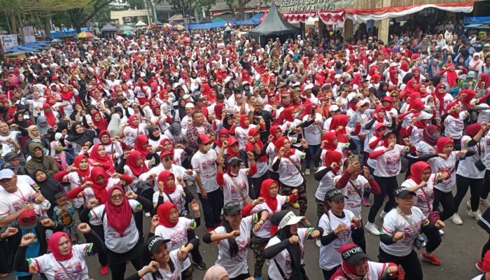 Parkiran GOR Sukapura Lautan Merah Putih