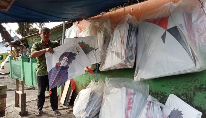 Musim Kemarau, Penjual Layangan Marema