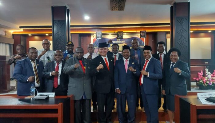 BERNHARD: Pemerintah Hadir Untuk Melayani Masyarakat, LKPJ Bupati Diterima DPRD Maybrat