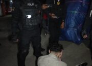 Masuk Mencurigakan, Dikejar Warga Lalu Tertangkap di Sungai