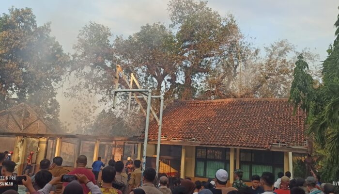 SUMEDANG: Ruangan Laboratorium  SMPN Ujungjaya Terbakar