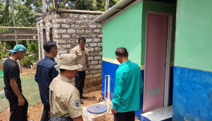 SUMEDANG: Warga Tak Miliki WC, Dibangun Pemdes Suriamukti