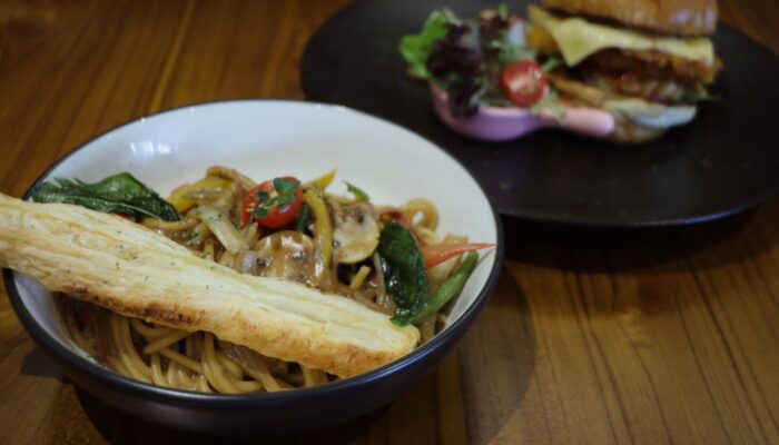 Classico Coffee & Bake: Ada Kopi Susu Nikmat Dicelup Roti