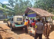 KERING! Polisi di Manonjaya Salurkan Air Bersih, Warga Gembira