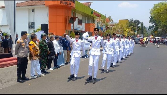 Penjabat Bupati Sumedang Lepas Kirab Pemilu 2024