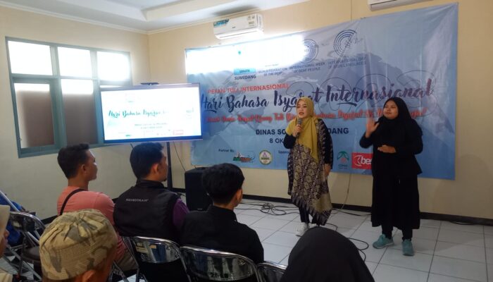 Peringatan Hari Bahasa Isyarat Internasional Tingkat Jabar Digelar di Sumedang, Diikuti Ratusan Orang