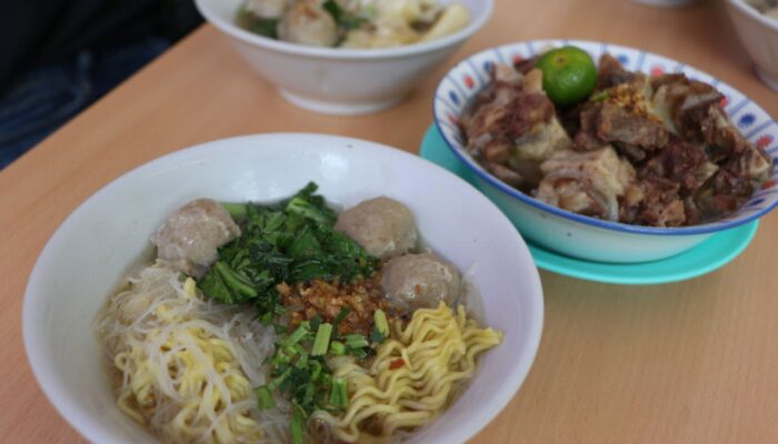 HEUP! Bakso Sedjahtera, Isinya Bisa Meledak, Lontongnya Bikin Kenyang