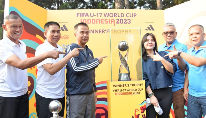 Trofi Asli Piala Dunia U-17 Dipamerkan di Taman Dago Cikapayang