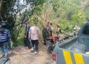 Mobil Terperosok ke Jurang, Dievakuasi Polisi di Garut