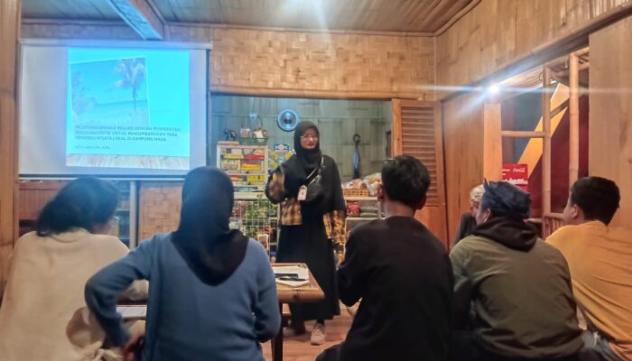 Warga Kampung Naga Belajar Bahas Asing