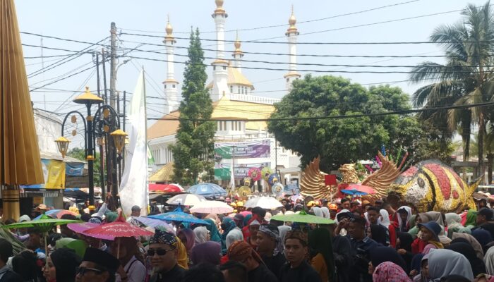 Ribuan Warga Tumplek di Pawai Budaya HUT Kota Tasik