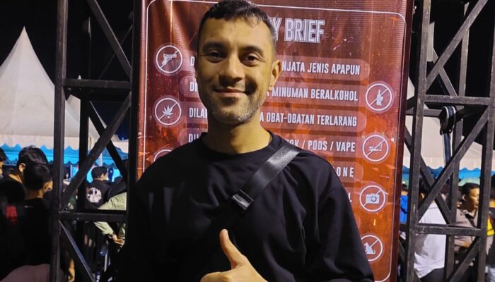 Konser Dewa 19 di Tasikmalaya, Didi Riyadi Diserbu Penggemar