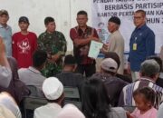 SUMEDANG: Kades Serahkan 404 Sertifikat Tanah Milik Warga Cibubuan