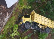 Truk Masuk Jurang di Salawu, Supir Terjebak