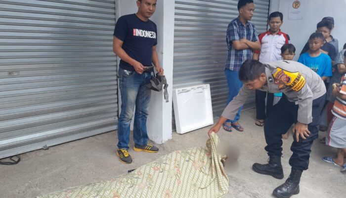 Seorang Tukang Becak Meninggal Mendadak di Depan Toko