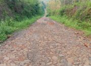 SUMEDANG: Jalan Cisumur-Nangerang Kondisinya Rusak, Warga Kecewa