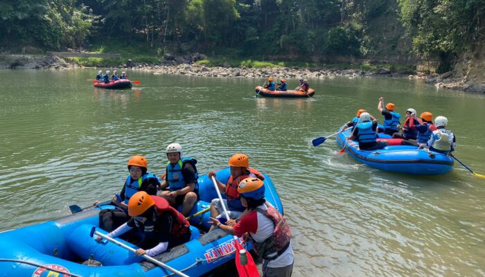 Legenda Pegiat Alam Abah Bongkeng dan Mamay Apresiasi Tasik Baseuh Enjoy