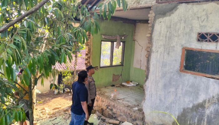 Gempa Pangandaran, Dinding Rumah dan Atap Kantor KUA Cipatujah Ambruk