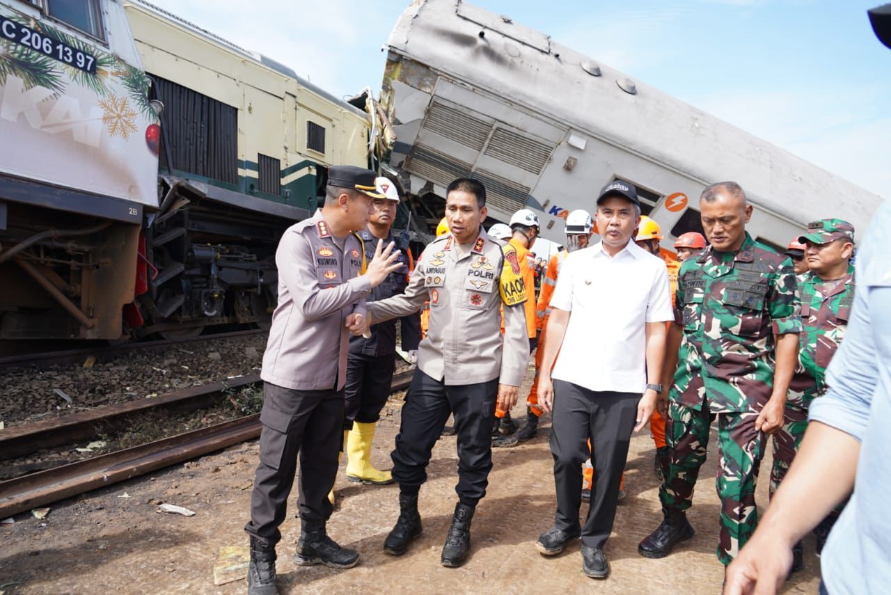 4 Meninggal, Kecelakaan Kereta Api Turangga-Bandung Raya, Korban ...