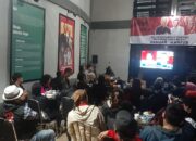 SEMANGAT, Relawan dan Kader Partai Pengusung Ganjar Pranowo Nobar Debat Calon Presiden