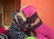 BHAYANGKARI Lakukan Takziah ke Keluarga Korban Longsor di Subang