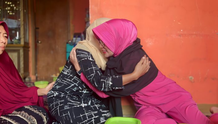 BHAYANGKARI Lakukan Takziah ke Keluarga Korban Longsor di Subang