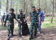 Kodim 0612/Tasikmalaya Karya Bakti di Pantai Cemara Cikalong