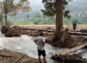 Pemkab Subang, PDAM dan Pabrik AQUA Subang Alirkan Air Bersih ke Korban Longsor