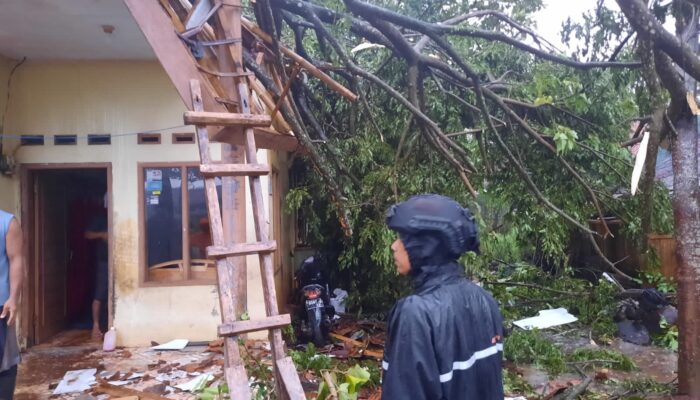 Hujan dan Angin Melanda, Wilayah Selatan dan Utara Tasikmalaya Terdampak