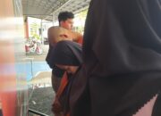 Kerja Sama Mencuri, Istri Mengawasi Suami Beraksi