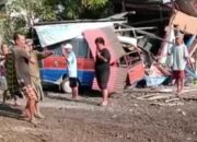 SUMEDANG: 2 Rumah Hancur Tertimpa Truk, 2 Orang Jadi Korban