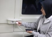 Ingat, Begini Aturan Penggunaan Stop Kontak di Kereta Api