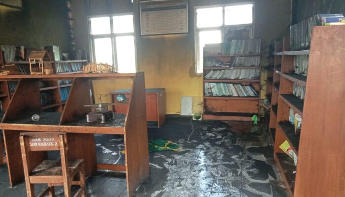 Polisi Selidiki Penyebab Kebakaran Perpustakaan SD Hegarsari Sambongpari