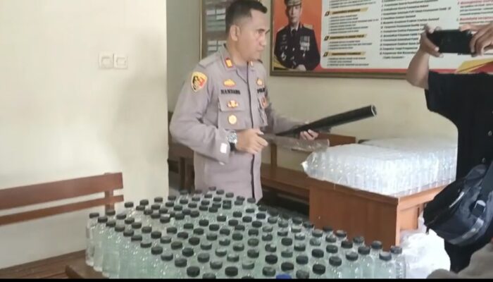 Ratusan Botol Air Mineral Isi Ciu Diamankan Polisi di Bojong Nangka