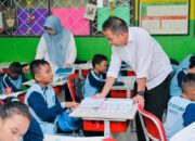Bey Machmudin Kunjungi Sekolah Dasar di Bekasi, Ajak Siswa Berlomba dalam Prestasi