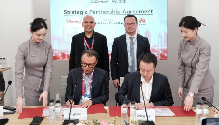 Telkomsel dan Huawei Tandatangani Kerja Sama Home Broadband and 5G Innovation serta Talent Development