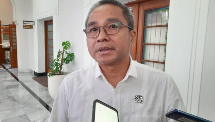 Benny: Pantai Karang Papak Dikembangkan, Tumbuhkan Ekonomi