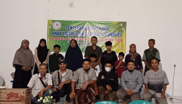 Komunitas Masyarakat Cipeundeuy Salurkan Bantuan untuk Puluhan Anak Yatim