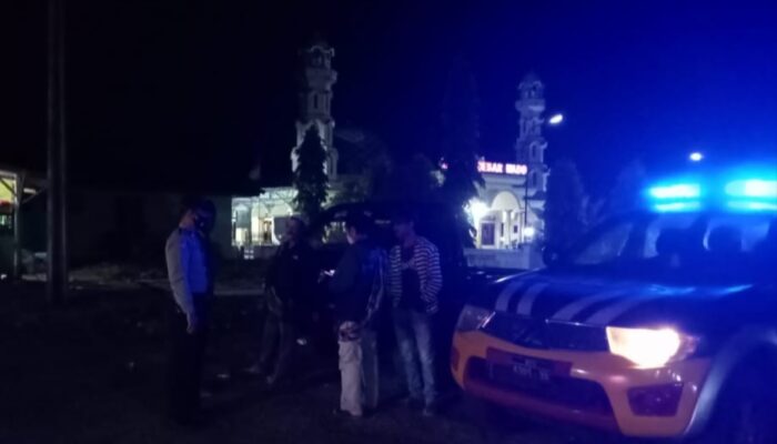 Cegah Aksi Kejahatan di Bulan Puasa, Polsek Wado Lakukan Patroli Malam