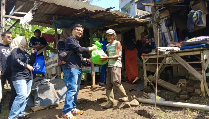 Alumni SMPN 1 Padalarang Angkatan 1996 Berbagi Rejeki, Salurkan Bantuan untuk Anak Yatim dan Dhuafa