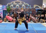 KAI Daop 2 Bandung Hadirkan Kesenian Tari Jaipong dan Pencak Silat di Stasiun Bandung