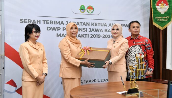 Bangun Ketahanan Keluarga, Dharma Wanita Persatuan Jabar Didorong Lakukan Literasi