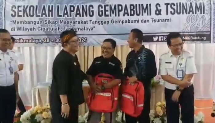 Bupati Tasikmalaya Sambut Baik Sekolah Lapang Gempa Bumi dan Tsunami di Cipatujah