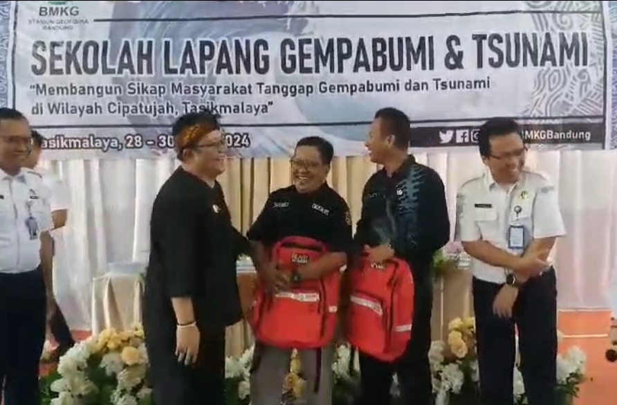 Sekolah Lapang Gempa Bumi