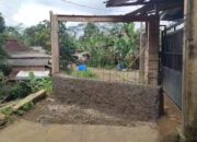 Warga Tutup Jalan, Pemerintah Kecamatan Turun Tangan